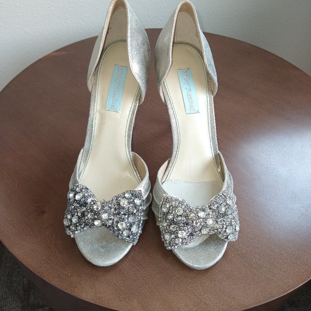 New Betsy Johnson SB-GOWN Silver Metal Woman's Size 8.5